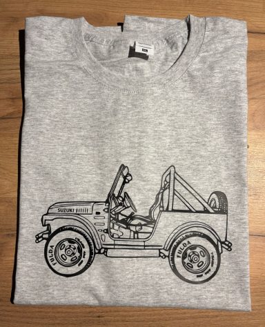 graues T-Shirt mit Suzuki LJ80 offen