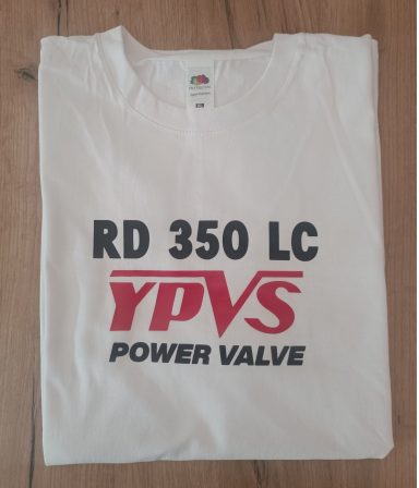 Ein weißes T-Shirt mit dem Aufdruck "RD 350 LC YPVS POWER VALVE".