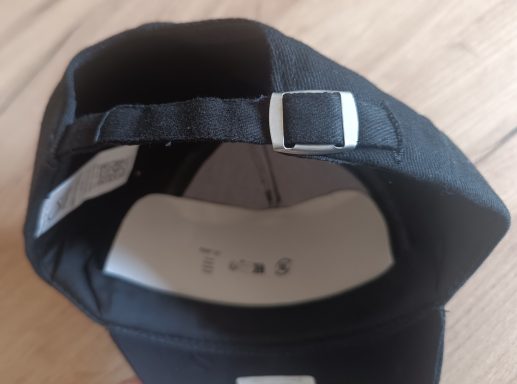 Cap Rückansicht mit Verschluss