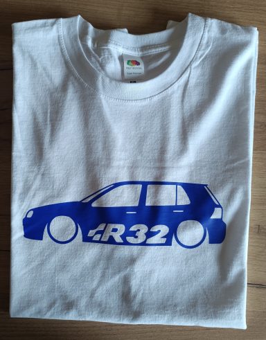 weißes T-Shirt mit Silhouette eine VW Golf IV R32