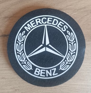 schwarzer Untersetzer/Bierdeckel aus Filz mit Mercedes Benz logo