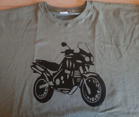olivgrünes T-Shirt mit Silhouette einer Triumph Tiger 955i