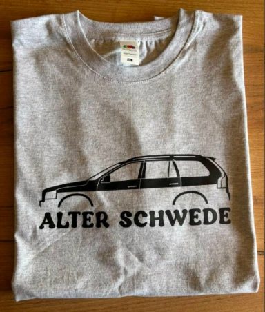 graues T-Shirt mit Silhouette eines Volvo XC I und Alter Schwede Schriftzug