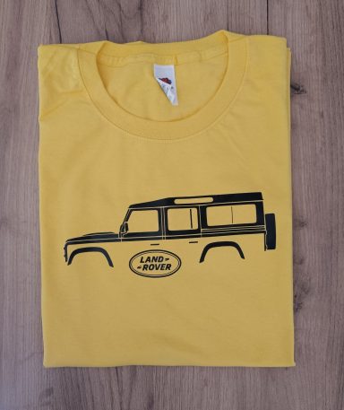 Gelbes T-Shirt mit schwarzem Druck eines Geländewagens.