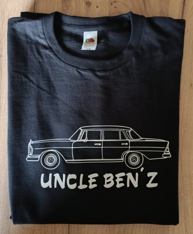Mercedes W111 Limo schwarzes T-Shirt mit der Silhouette des Mercedes Klassikers W111 als Limousine