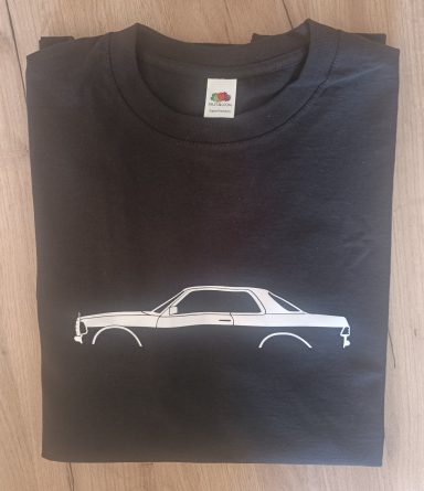 schwarzes T-Shirt mit Silhouette eines Mercedes W123 Coupe