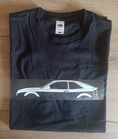 schwarzes T-Shirt mit Silhouette eines VW Corrado VR6