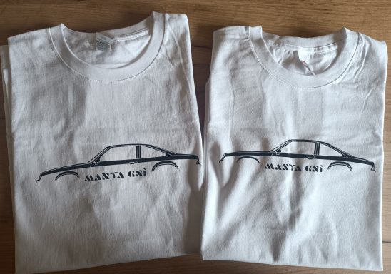 weißes T-Shirt mit Silhouette eines Opel Manta GSI
