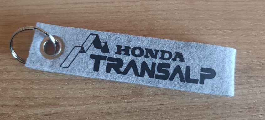 Schlüsselanhänger aus Filz mit Honda Transalp Logo
