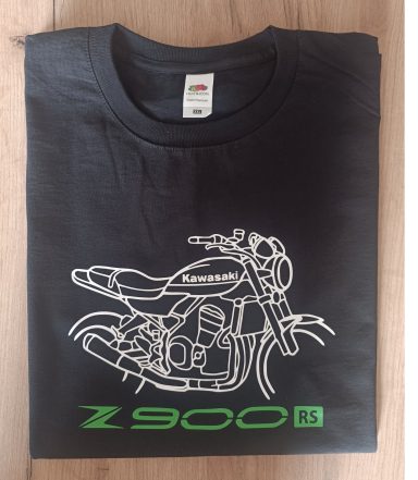 Schwarzes T-Shirt mit einer weißen Motorradsilhouette und grünem „Z900 RS“-Aufdruck.