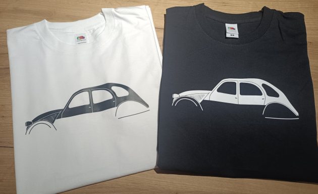 Zwei T-Shirts mit Silhouette eines Citroen 2CV