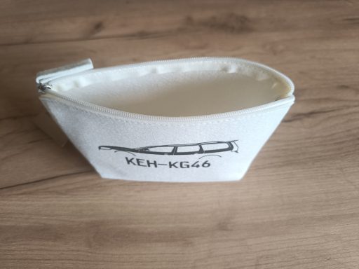 kleine Tasche mit Auto-Aufdruck und Kennzeichen