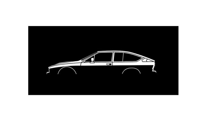 schwarzes T-Shirt mit Silhouette eines Alfa Romeo GTV6