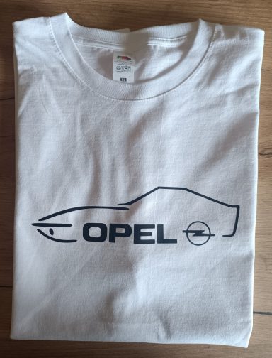 weißes T-Shirt mit Umriss eines Opel GT