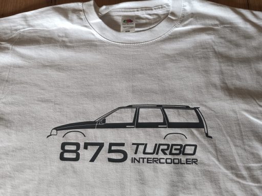 T-Shirt mit Aufdruck eines Volvos und der Aufschrift "875 TURBO INTERCOOLER".