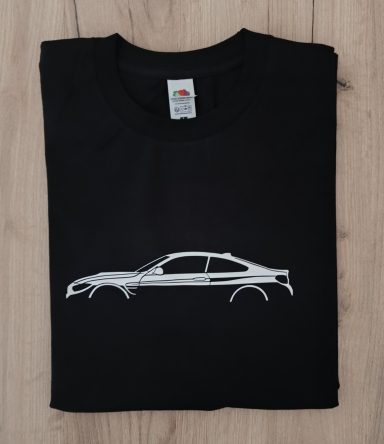 Schwarzes T-Shirt mit Silhouette eines BMW M4 Coupe F12