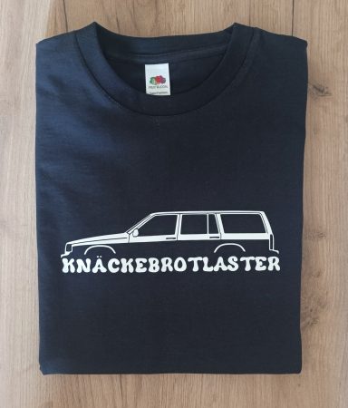 schwarzes T-Shirt mit Silhouette eines Volvo 745
