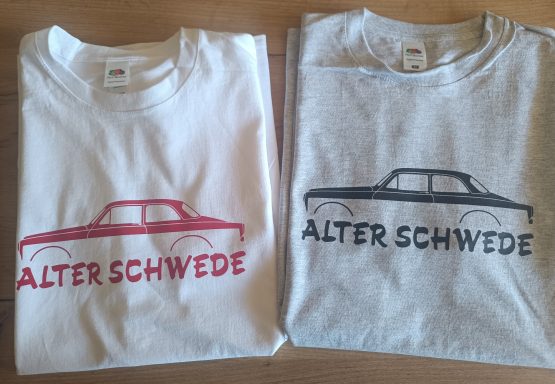 2 T-Shirts mit Volvo Amazon Silhouette und Spruch Alter Schwede